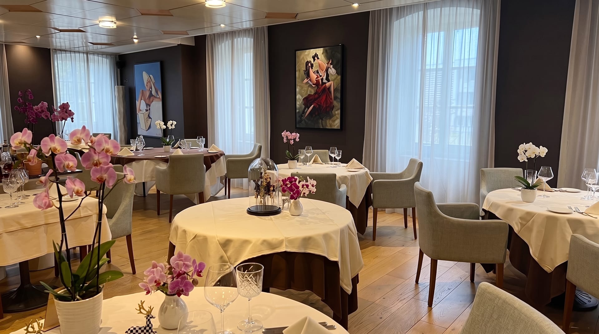 La salle du restaurant — L'Écu Vaudois
